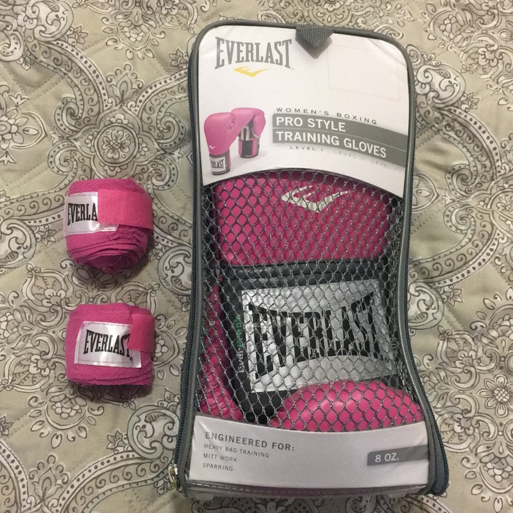 Pink Everlast Women’s Boxing Gloves - 8oz - NWOT